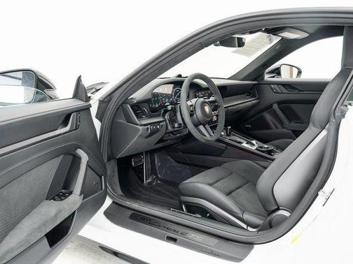 2025 Porsche 911 Carrera GTS