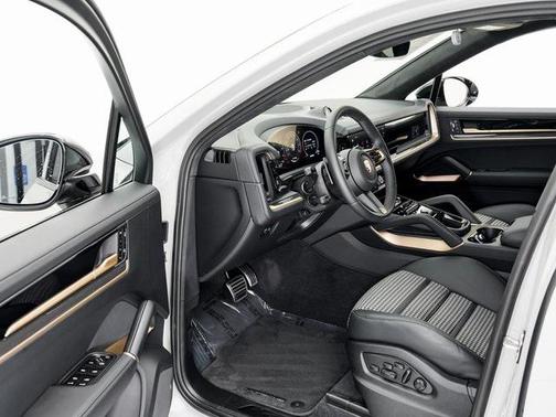2025 Porsche Cayenne GTS