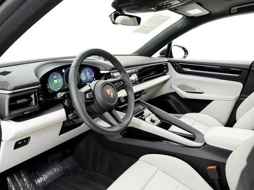 2025 Porsche Macan 4