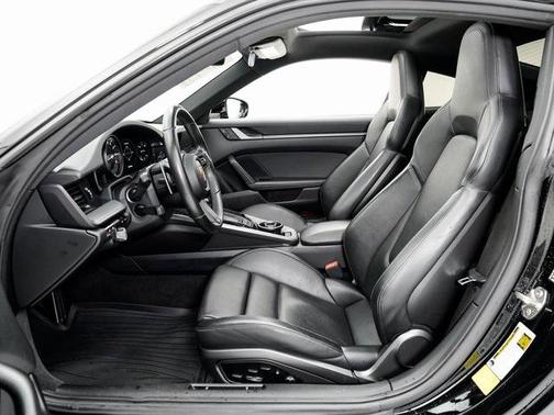 2020 Porsche 911 Carrera