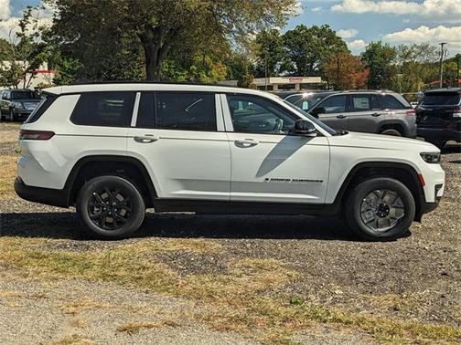 2025 Jeep Grand Cherokee L Laredo