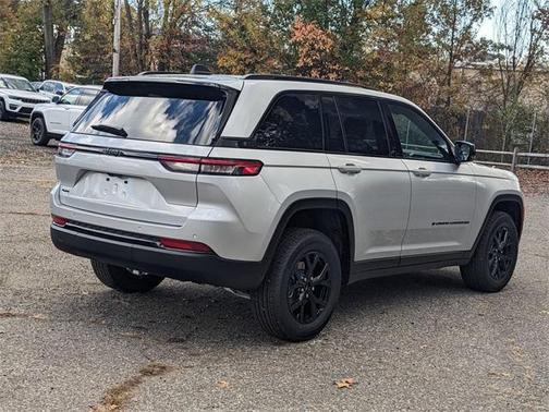 2025 Jeep Grand Cherokee Laredo