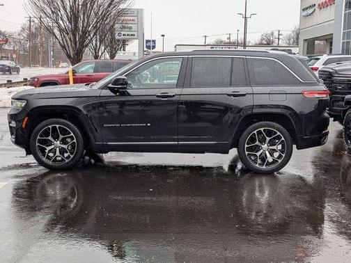2023 Jeep Grand Cherokee Summit
