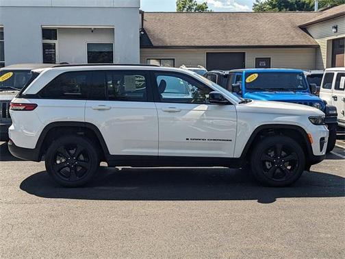 2022 Jeep Grand Cherokee Altitude