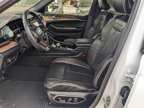 2022 Jeep Grand Cherokee Summit