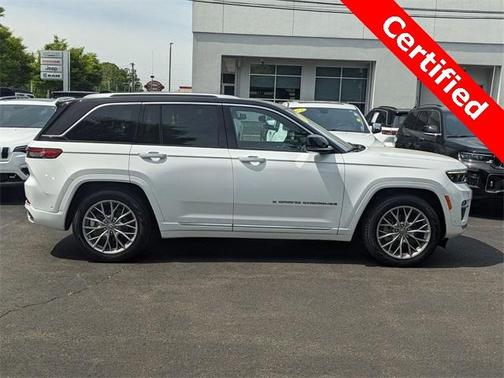 2022 Jeep Grand Cherokee Summit