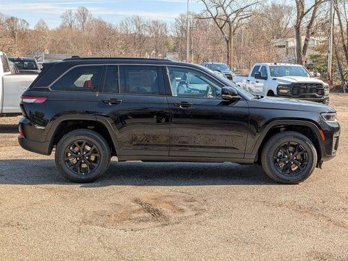 2026 Jeep Grand Cherokee Laredo