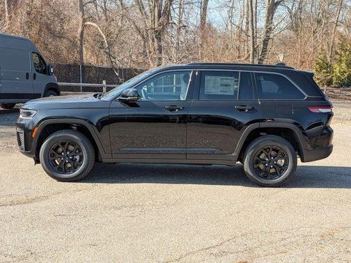 2026 Jeep Grand Cherokee Laredo
