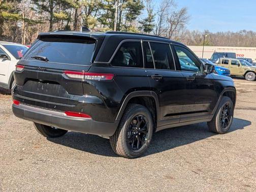 2026 Jeep Grand Cherokee Laredo