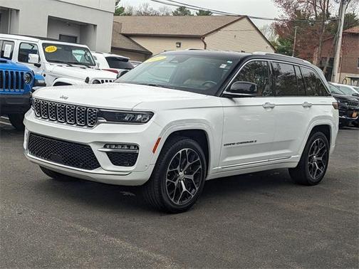 2022 Jeep Grand Cherokee Summit