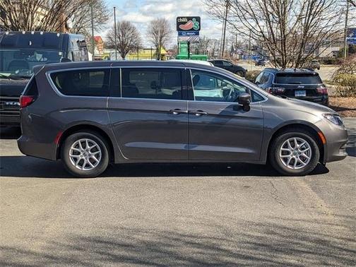 2023 Chrysler Voyager LX