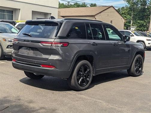 2024 Jeep Grand Cherokee Laredo