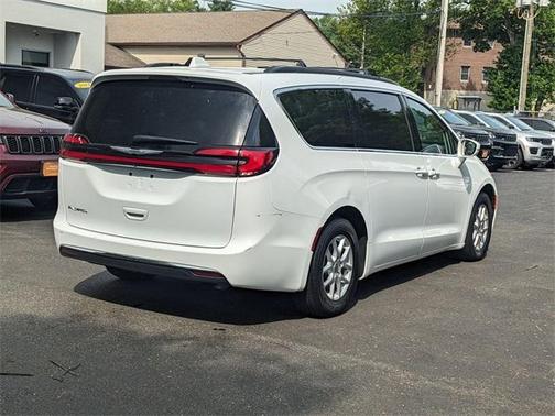 2022 Chrysler Pacifica Touring-L