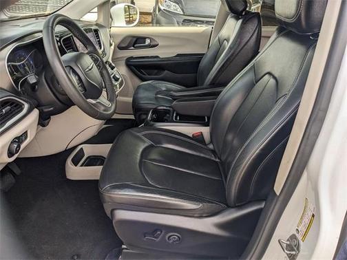 2022 Chrysler Pacifica Touring-L