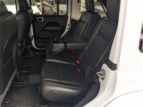 2021 Jeep Wrangler Unlimited Sahara Altitude