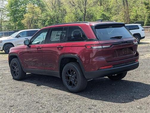 2025 Jeep Grand Cherokee Laredo