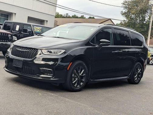2021 Chrysler Pacifica Touring-L