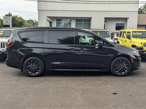 2021 Chrysler Pacifica Touring-L