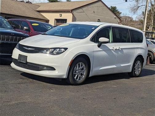 2023 Chrysler Voyager LX