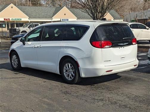 2023 Chrysler Voyager LX