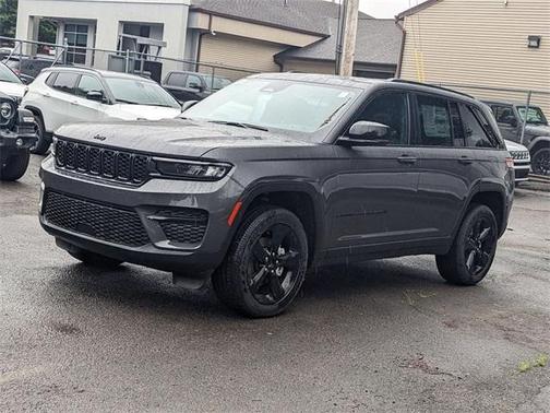 2025 Jeep Grand Cherokee Laredo