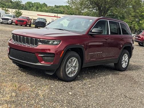 2025 Jeep Grand Cherokee Laredo