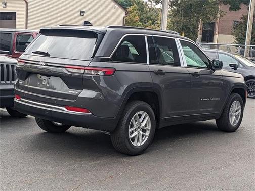 2025 Jeep Grand Cherokee Laredo