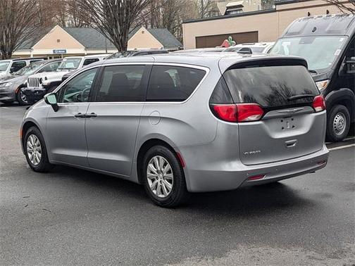 2020 Chrysler Voyager L
