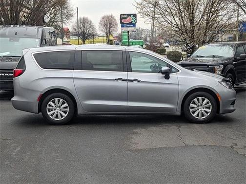 2020 Chrysler Voyager L