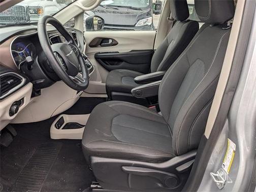 2020 Chrysler Voyager L