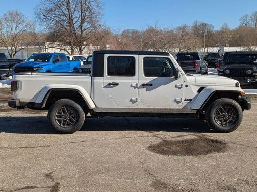 2026 Jeep Gladiator Sport