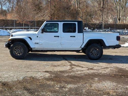 2026 Jeep Gladiator Sport