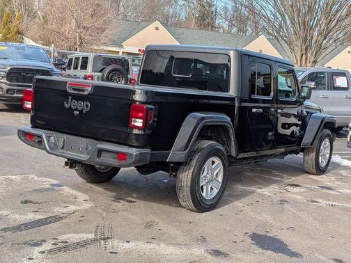 2022 Jeep Gladiator Sport