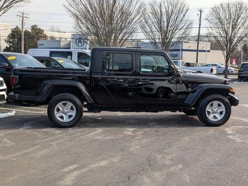 2022 Jeep Gladiator Sport