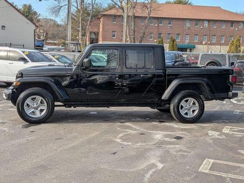 2022 Jeep Gladiator Sport