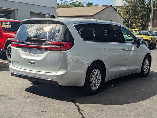 2024 Chrysler Pacifica Touring-L