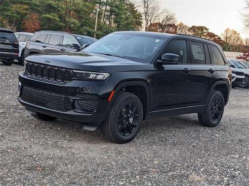 2025 Jeep Grand Cherokee Laredo