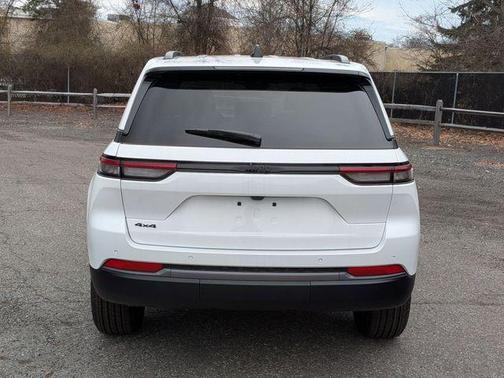 2026 Jeep Grand Cherokee Laredo