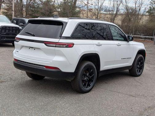 2026 Jeep Grand Cherokee Laredo