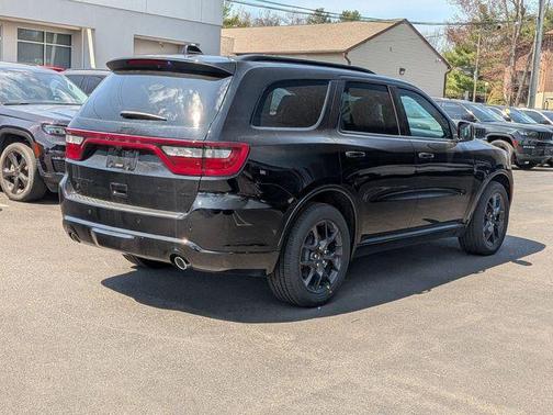 DB Black Crystal Clearcoat 2026 Dodge Durango GT Plus HEMI V8