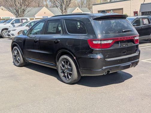 DB Black Crystal Clearcoat 2026 Dodge Durango GT Plus HEMI V8