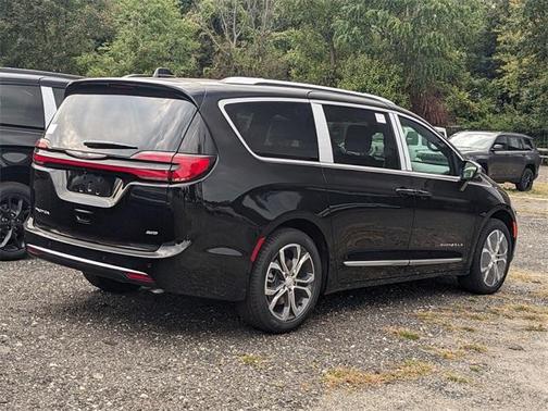 2026 Chrysler Pacifica Pinnacle