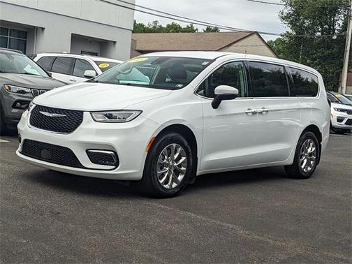 2023 Chrysler Pacifica Touring-L