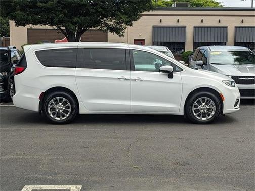 2023 Chrysler Pacifica Touring-L