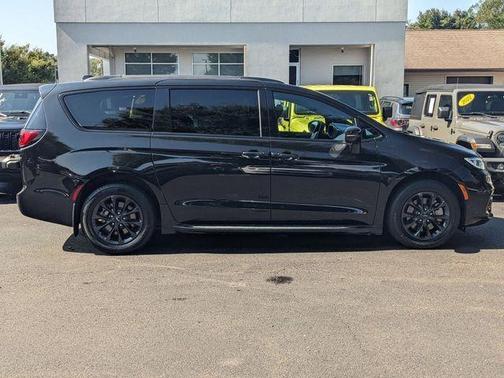 2021 Chrysler Pacifica Touring-L