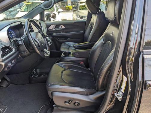 2021 Chrysler Pacifica Touring-L