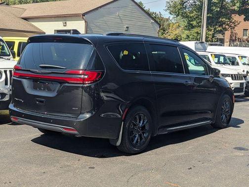 2021 Chrysler Pacifica Touring-L