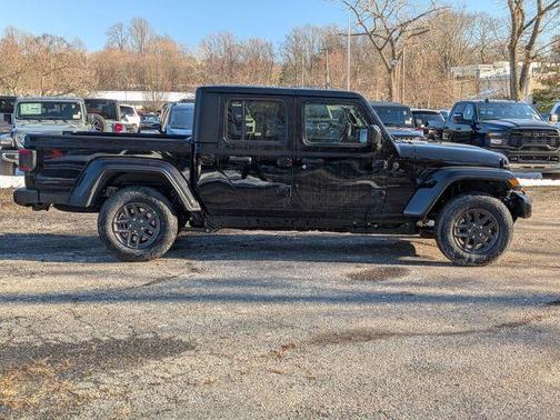 2026 Jeep Gladiator Sport
