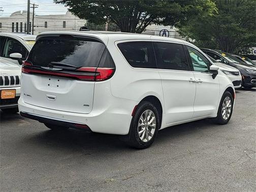 2023 Chrysler Pacifica Touring-L