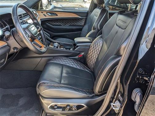 2023 Jeep Grand Cherokee Summit
